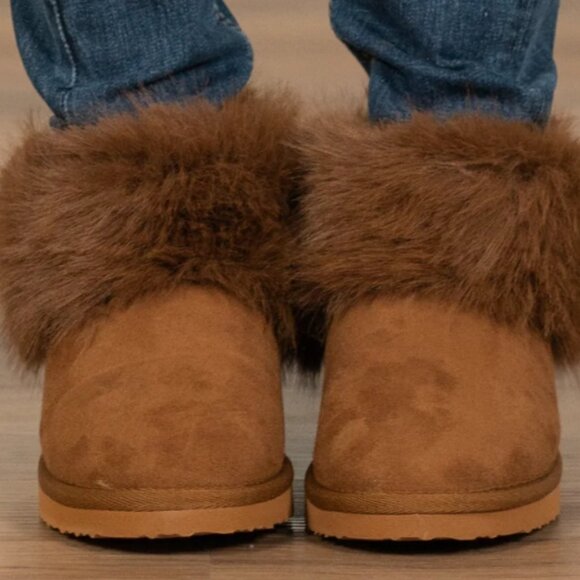 Frost Furry Chocolate Booties by Very G in size 6. Excellent Condition. - Picture 1 of 5